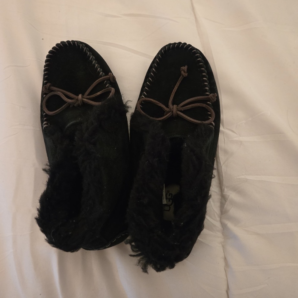 UGG Woman’s
Black Fuzzy Loafers